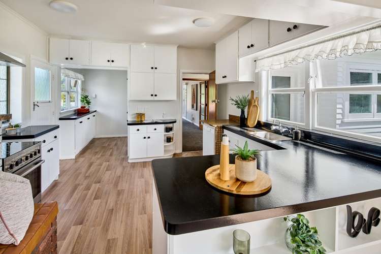 35 Allen Terrace Tawa_5