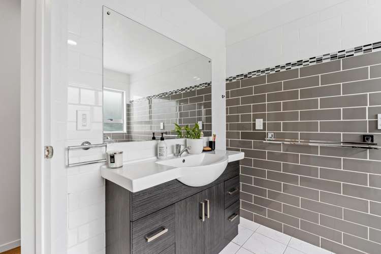 121 Tauranga Place Orewa_16