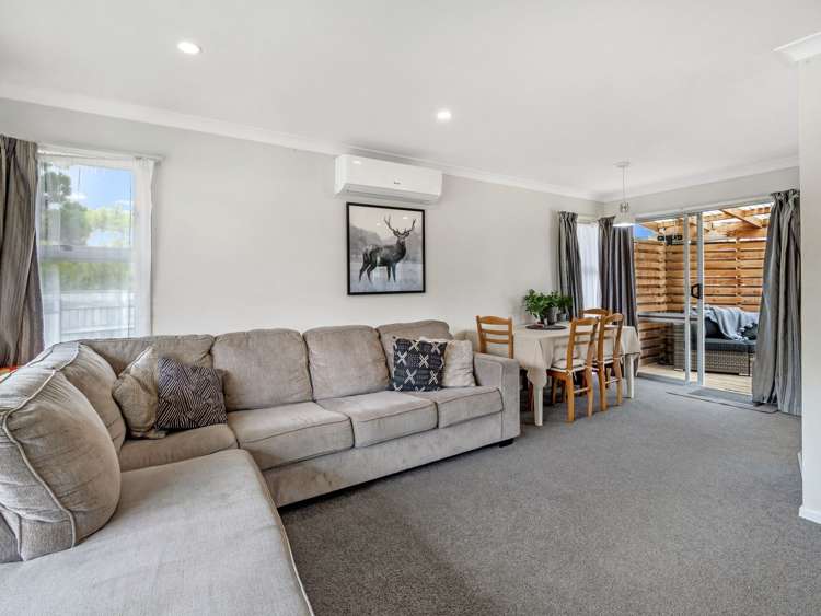 25 Pinedale Parade Milson_2