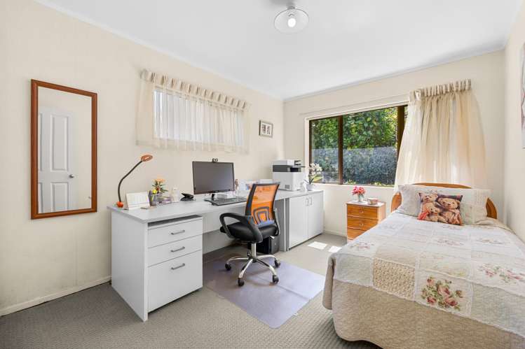 12 St Simon Place Botany Downs_25