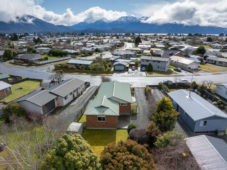 16 Govan Drive Te Anau_23