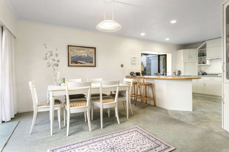 17 Atarua Gardens Waiatarua_8