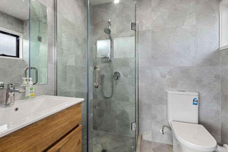 2/126 Carlisle Road Browns Bay_23