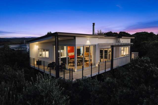 Hidden Gem, Views and Modern Comfort