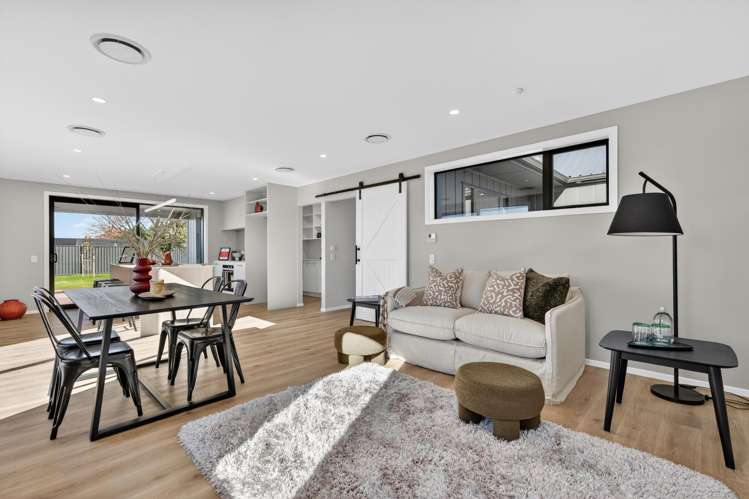 14 Sir Bob Charles Drive_5