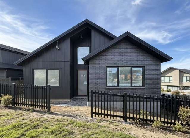 Effortless Coastal Living in Orewa