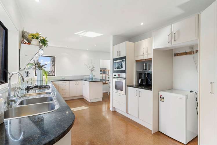 45 Bradbury Road Botany Downs_11