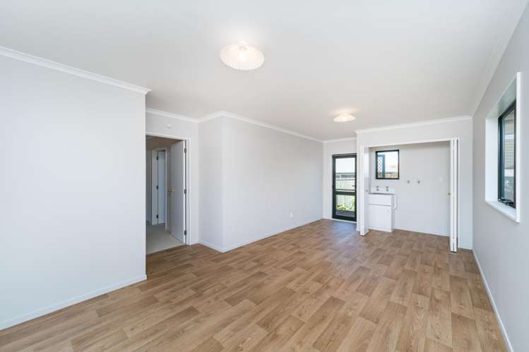7 Saint Johns Close (off West Street) Feilding_11