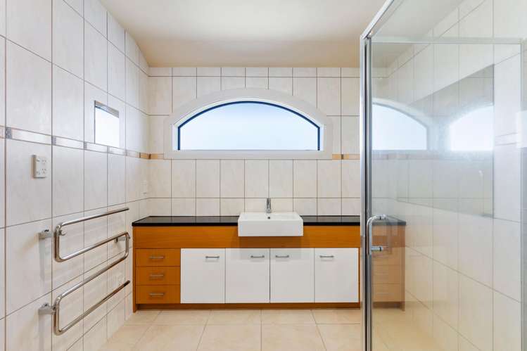 13 Pacific Cliffs Drive Gulf Harbour_17