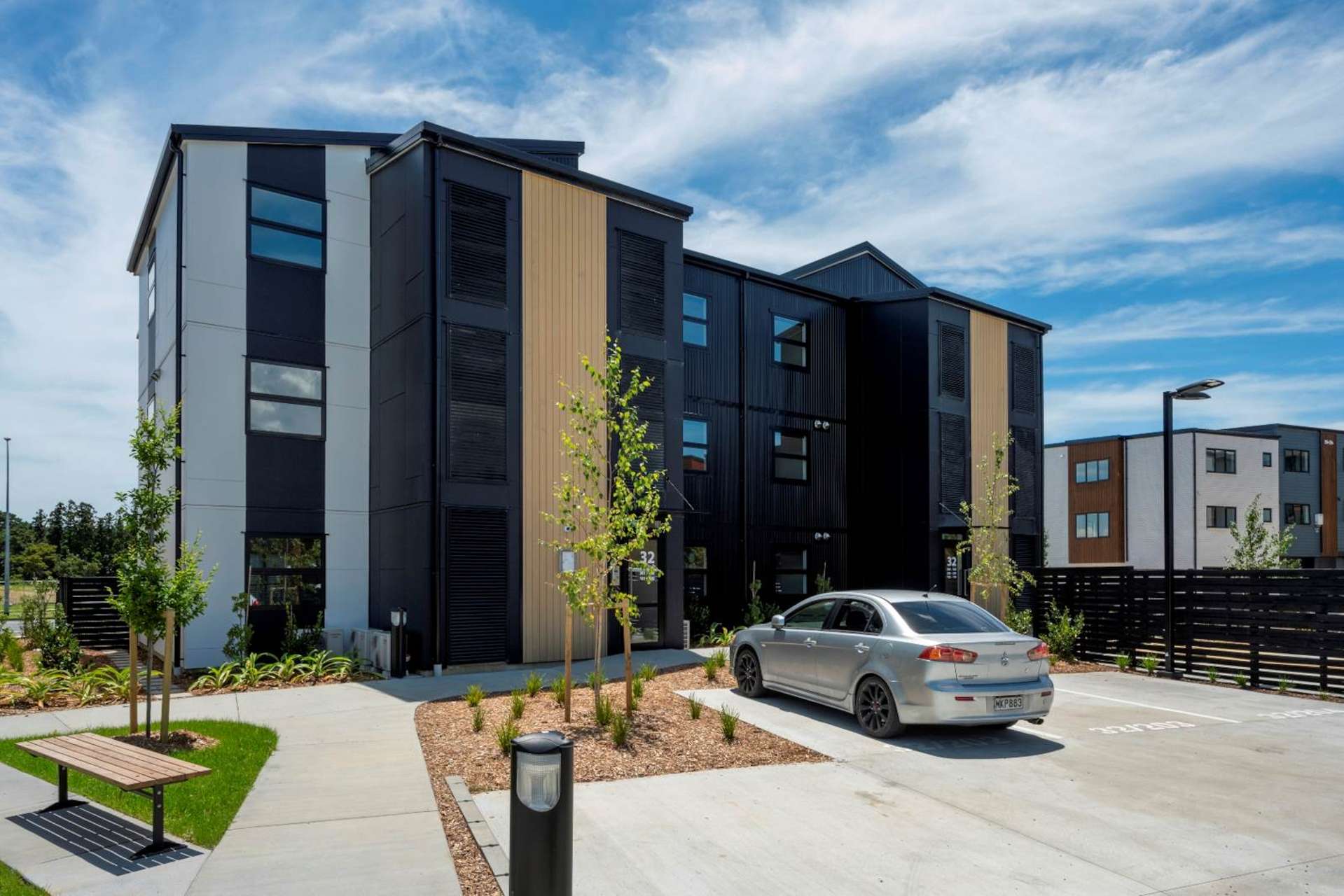 104/32 Shortfin Place Flat Bush_0