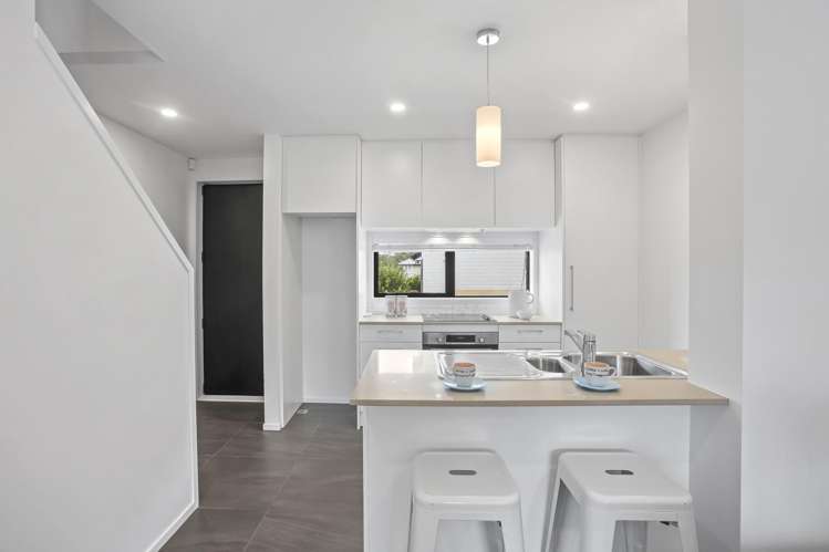 4/10 Shamrock Lane Te Atatu Peninsula_10
