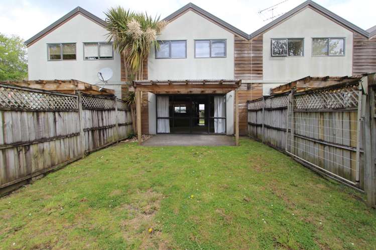 2/16 Yang Place Papakura_0