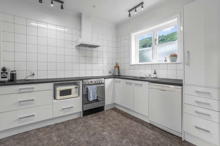 1/195 Whites Line East Waiwhetu_3