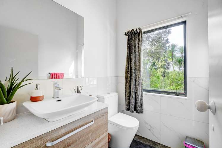 35 Park Road Titirangi_16