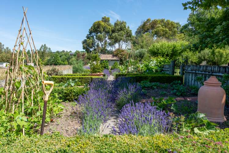 21 Fairbourne Drive Fairhall_20