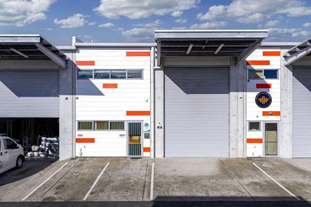 Tilt-slab industrial with dual roller doors