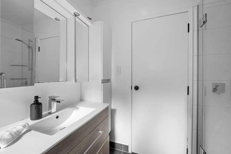 1/105 Sunset Road Totara Vale_22