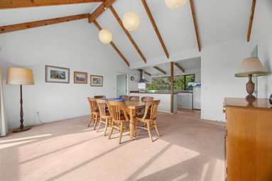 882 Sandspit Road_2