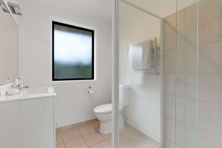 6 George Deane Place Greenhithe_12