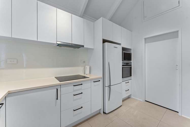 2/1 Trelawny Place Hillcrest_8