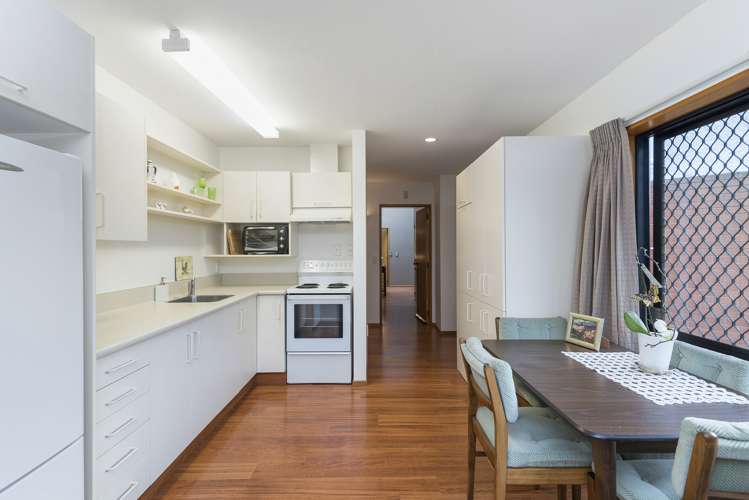 10 Netherby Lane Shirley_13