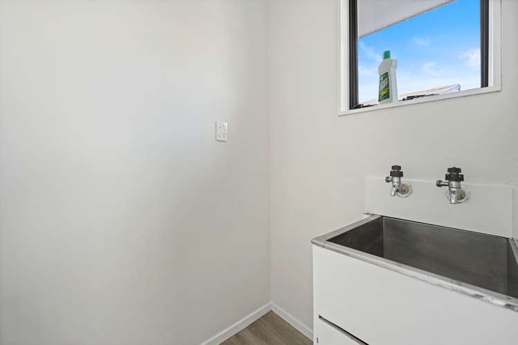 10 Gillett Lane Enderley_14