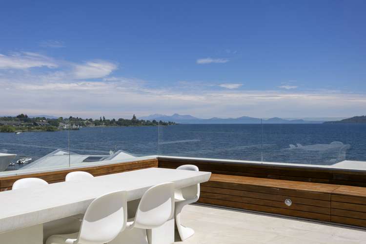 20/225 Lake Terrace Waipahihi_36