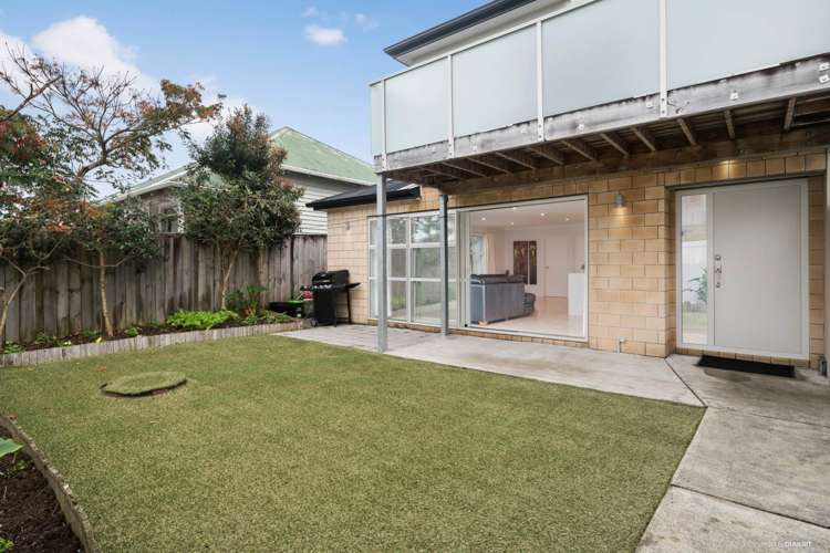 1e Bollard Avenue Mount Albert_6