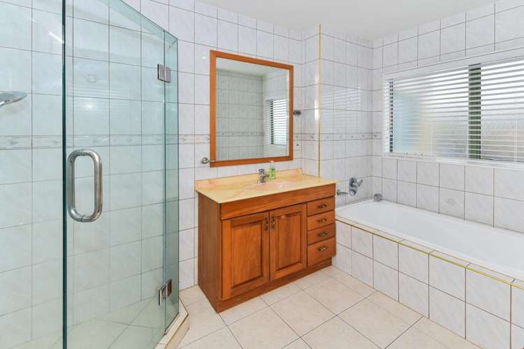 9 Flora Place Wattle Downs_23