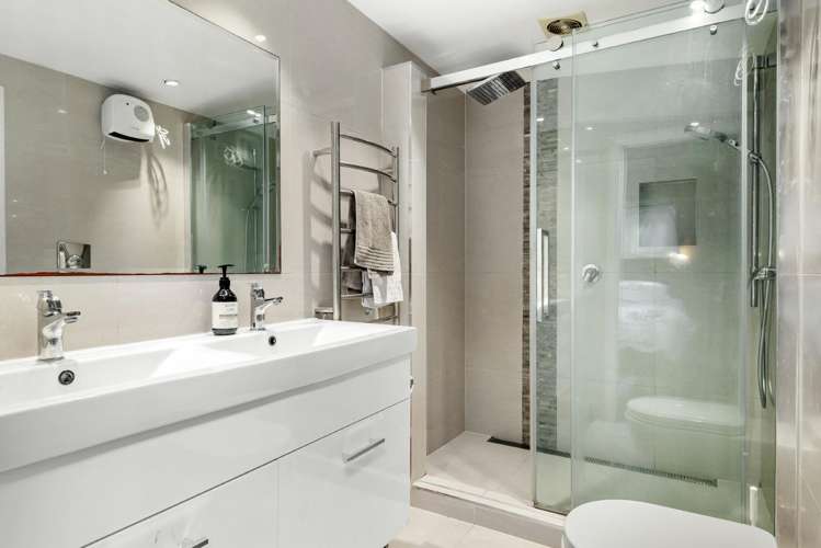 5 Saddleback Rise Murrays Bay_11