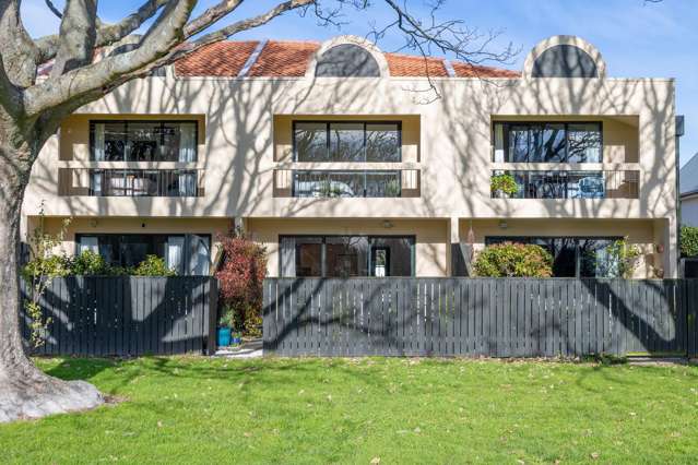 Boutique Parkside Living!