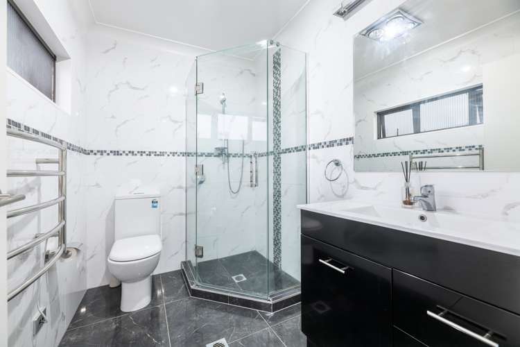 18 Midhurst Avenue Henderson_11