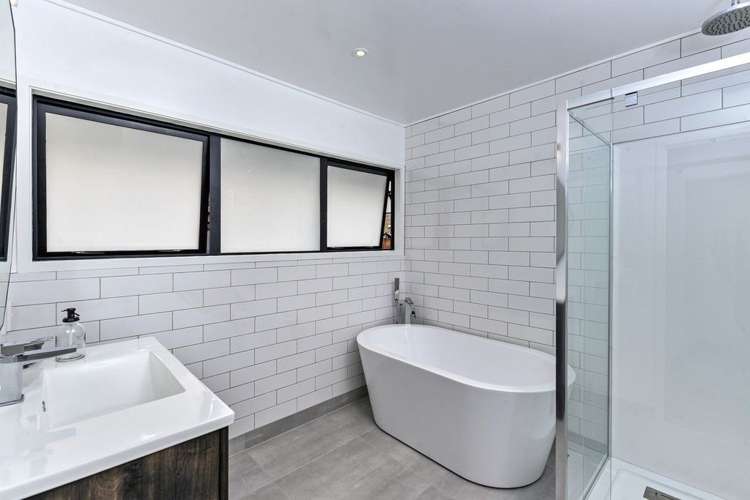 14 Commodore Parry Road Castor Bay_16