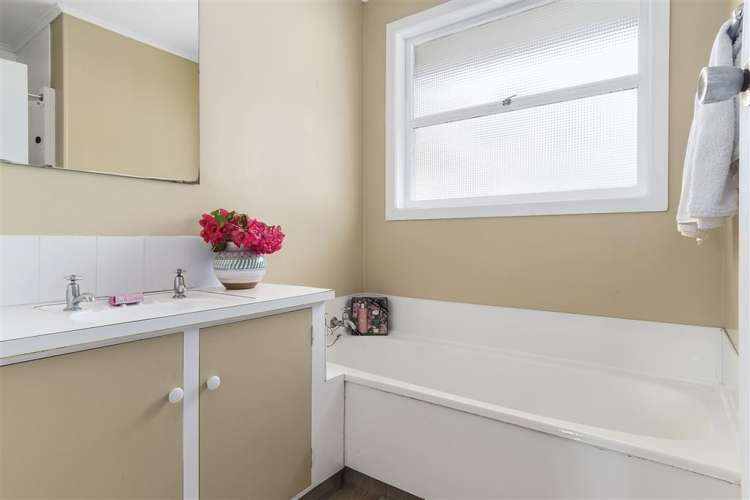 26 Pah Street Matua_13