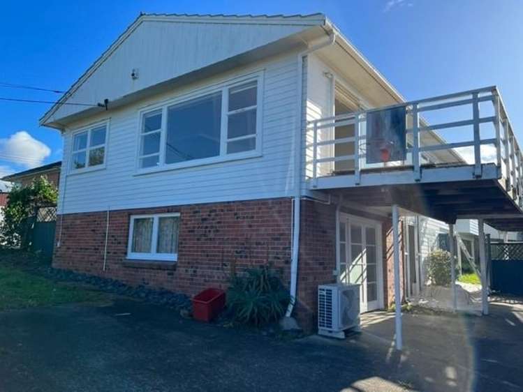 22 Tiroroa Avenue Te Atatu South_14