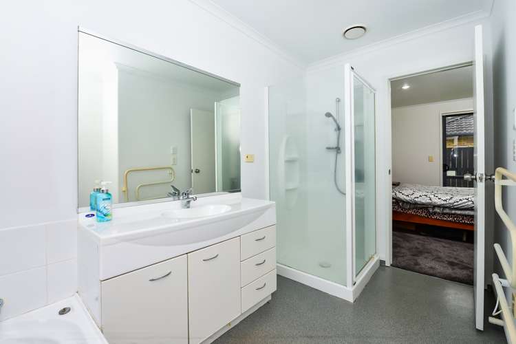 13 Nobleman Place Hamilton East_11