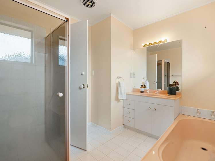 21 Bains Avenue Hamilton East_11