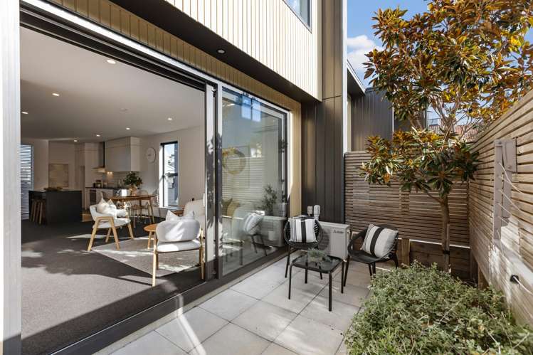 2/20 Trent Street Island Bay_4