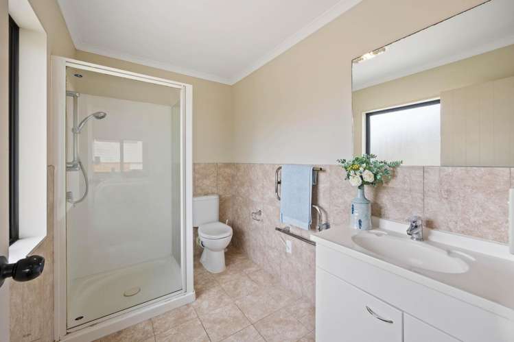 18 Andover Way Goodwood Heights_15