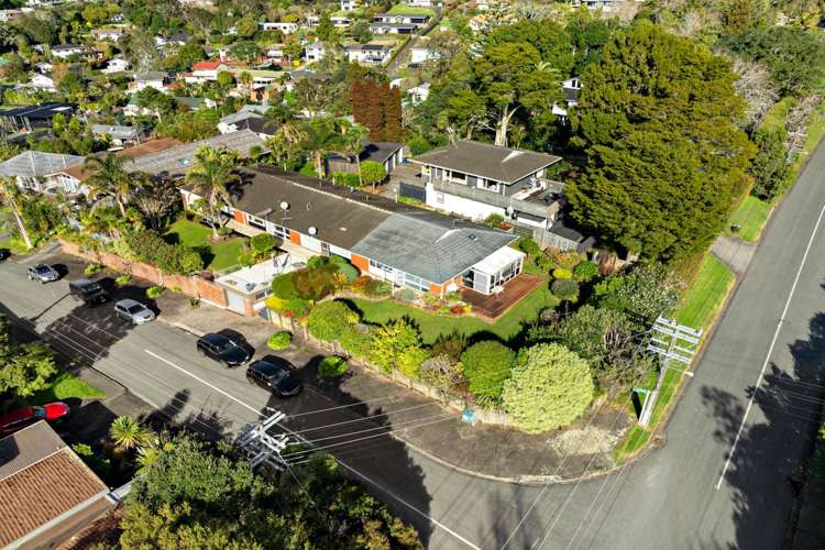 1B De Val Drive Titirangi_16