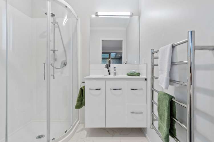 10 Kahuparere Crescent Pyes Pa_11