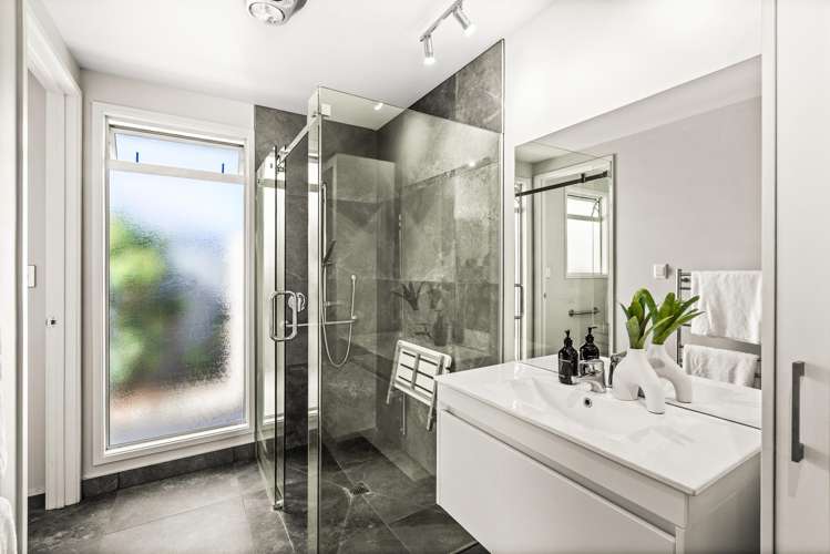 4 Tasman Drive Poraiti_13