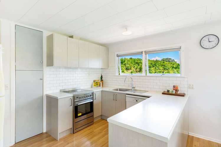 24 Alison Road Surfdale_5