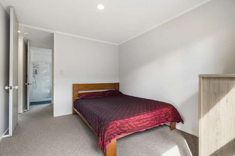 2/42 Rua Road Glen Eden_8