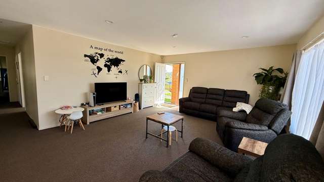 16a Roick Parade Glen Eden_1