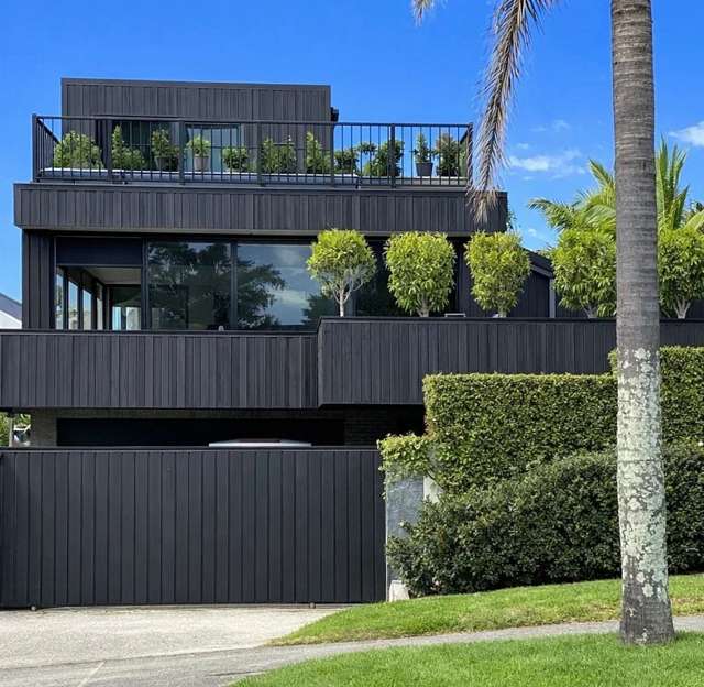 Luxury Coastal Living – Brand New Masterpiece