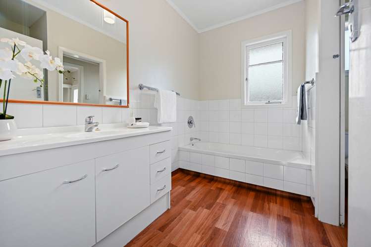 224 Fox Street Hamilton East_12