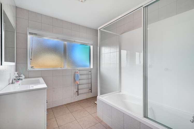 6 Vivaldi Place Mt Roskill_23
