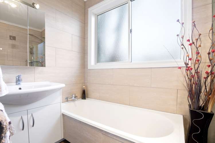 4 Crispe Road Clarks Beach_11