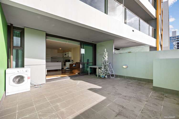 506/18 Beach Road Auckland Central_4